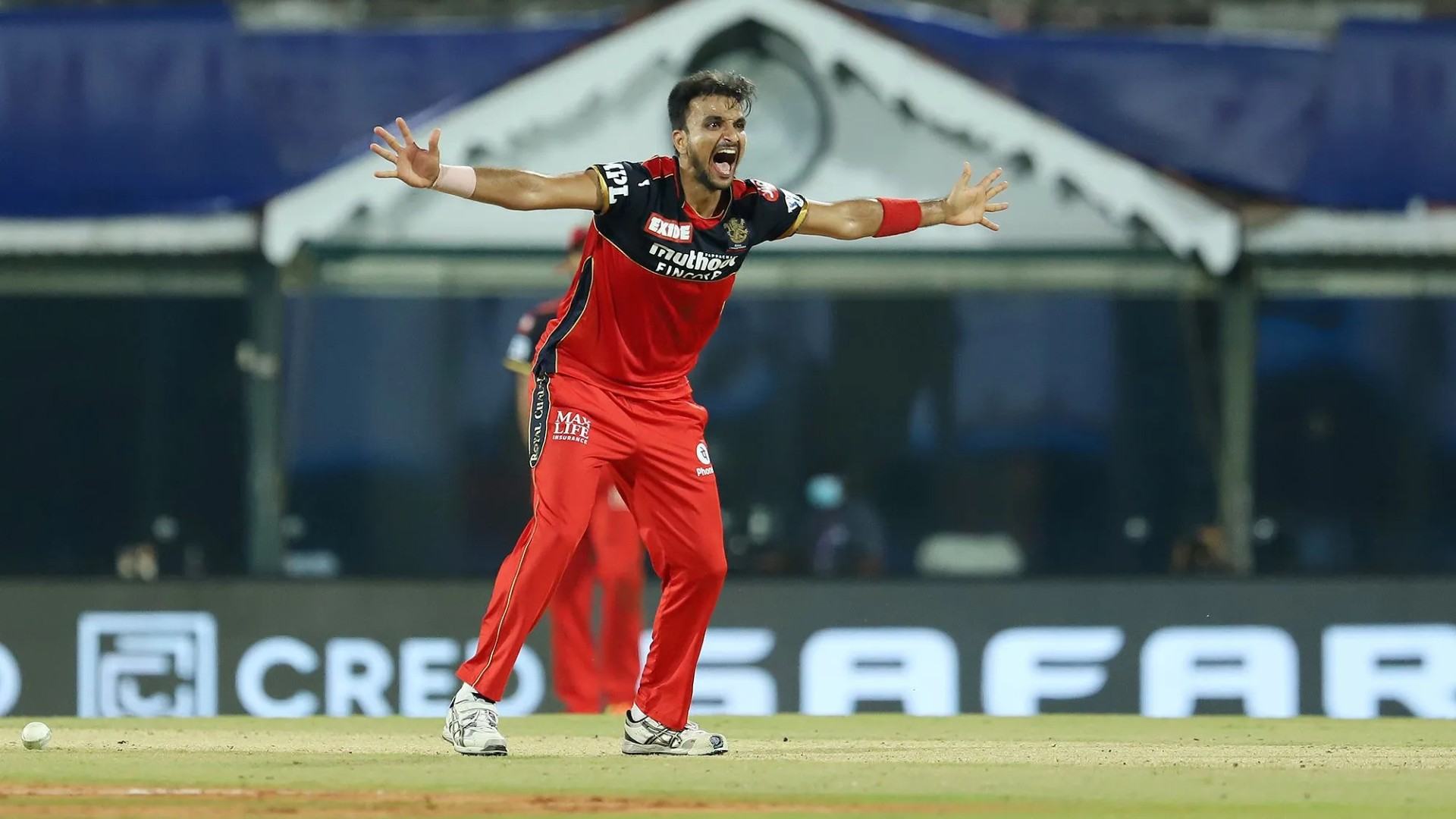 Harshal Patel appeals for a wicket in the MI vs RCB game. (Image: IPL/BCCI)