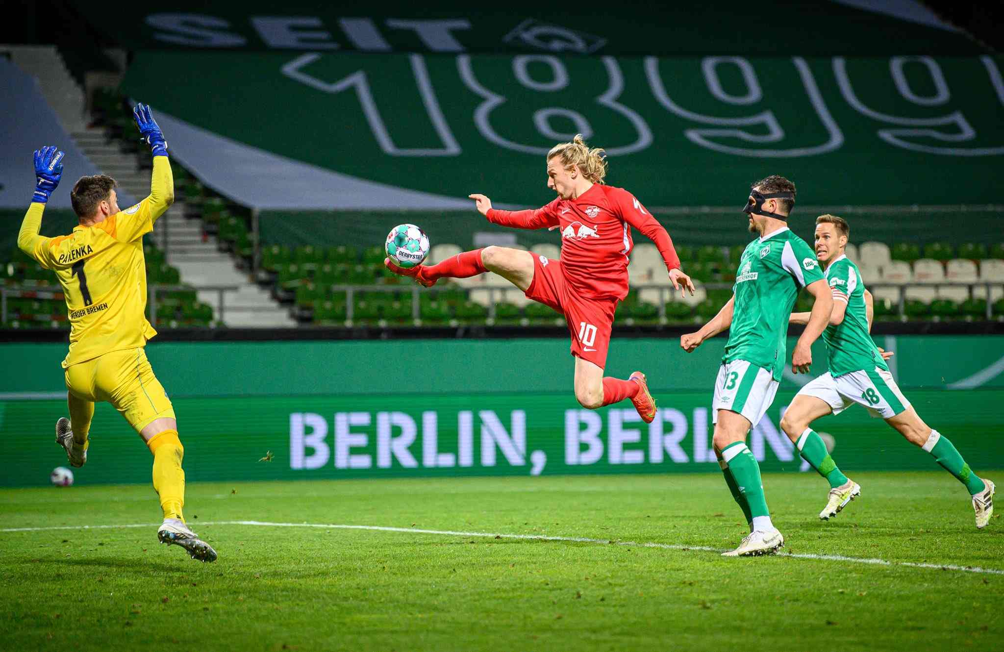 Emil Forsberg scored the last-gasp winner in the extra time against Bremen to send RB Leipzig into the German Cup final; Credit: Twitter/@RBLeipzig_EN
