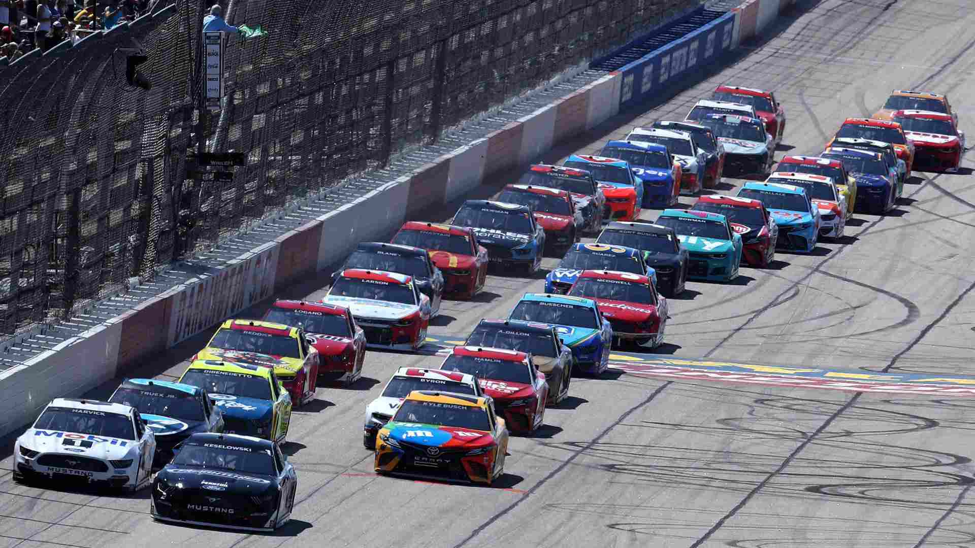 Nascar Cup Series cars on track (Image credits: Twitter)